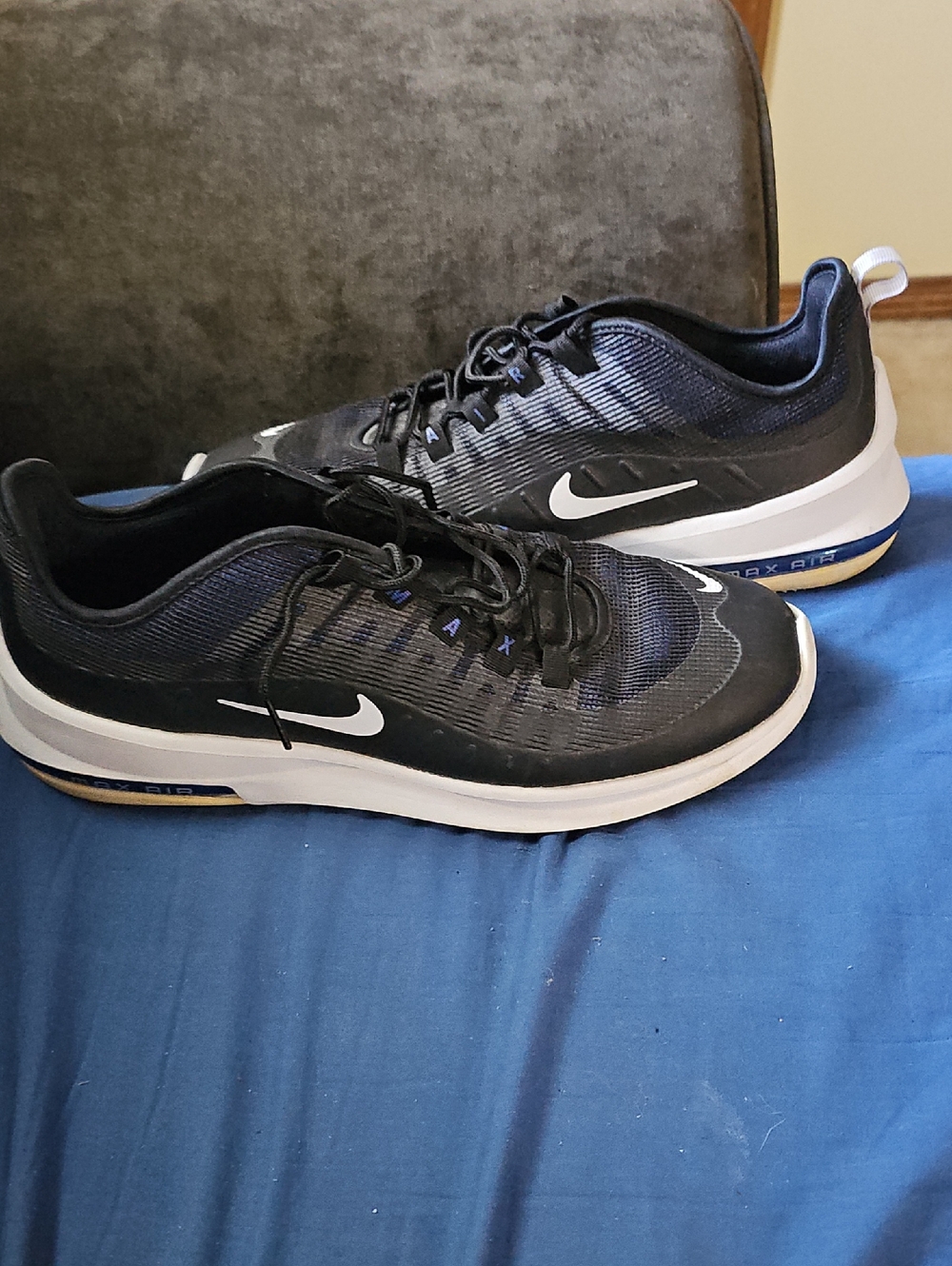 Nike Men's Black and Blue Low-Top Sneakers